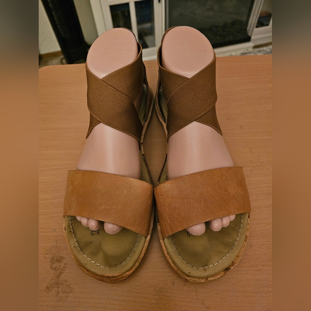 SOREL Super Cute Rawhide Color Tan Brown Strappy Sandals 8.5 Super Pre-owned!